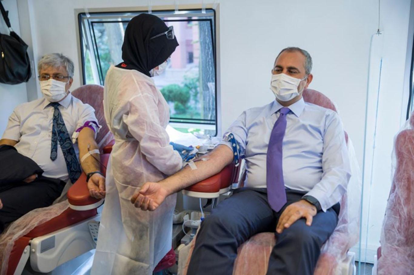 Adalet Bakanı Gül’den kan bağışı kampanyasına destek